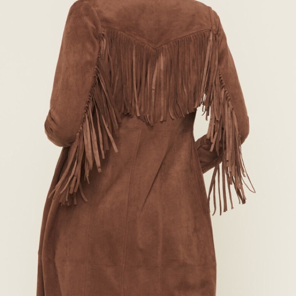 Faux Suede Fringe Trench Coat
NWOT
COLOR- Chocolate
Brown
SHYANNE - Picture 4 of 8